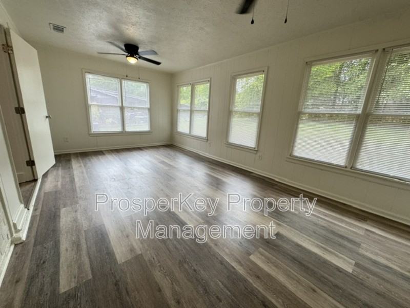 1526 Barcelona Dr - Photo 6 of 15