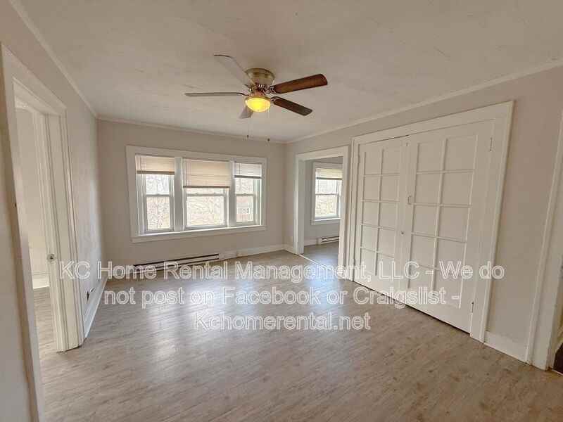 305 Gladstone Blvd - Photo 4 of 11