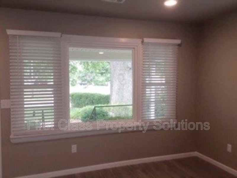 7001 Nw 45th St - Photo 4 of 26