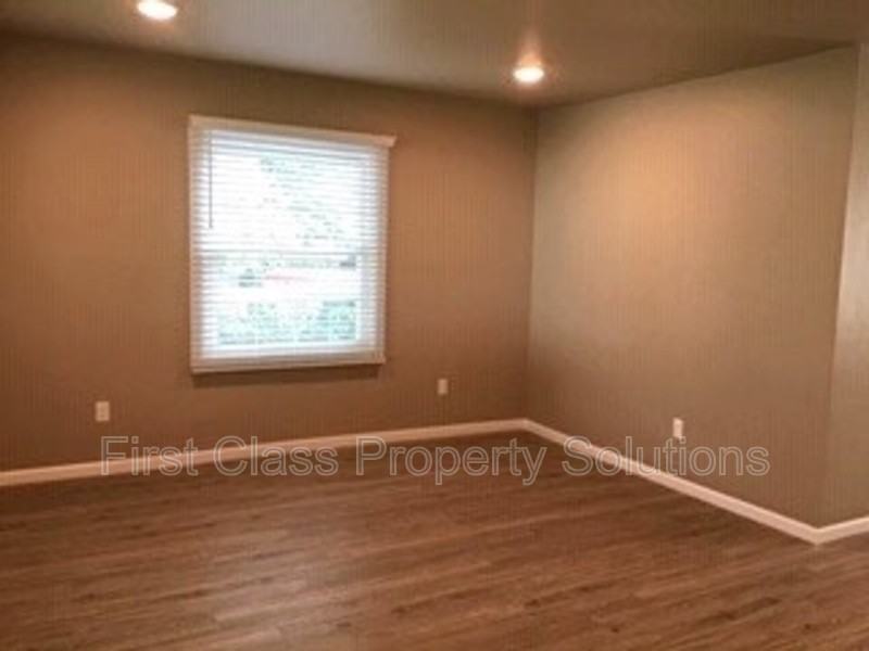 7001 Nw 45th St - Photo 6 of 26