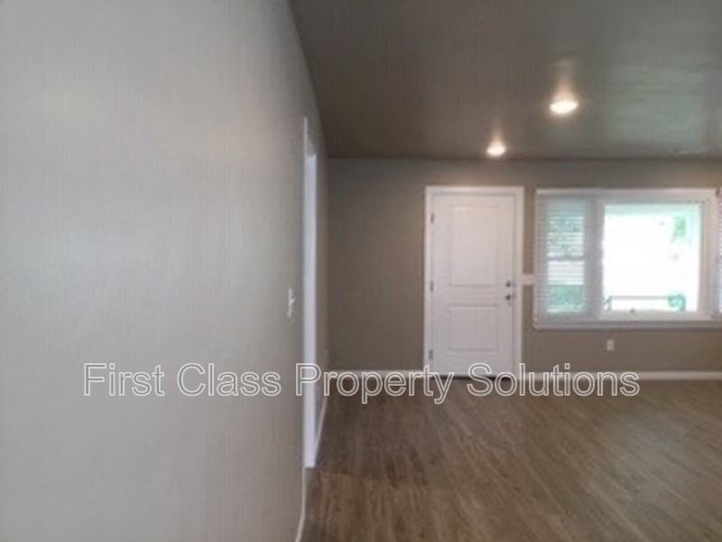 7001 Nw 45th St - Photo 7 of 26