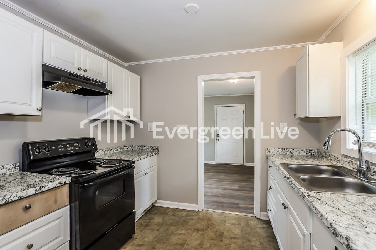 2517 Rhodes Dr - Photo 3 of 15