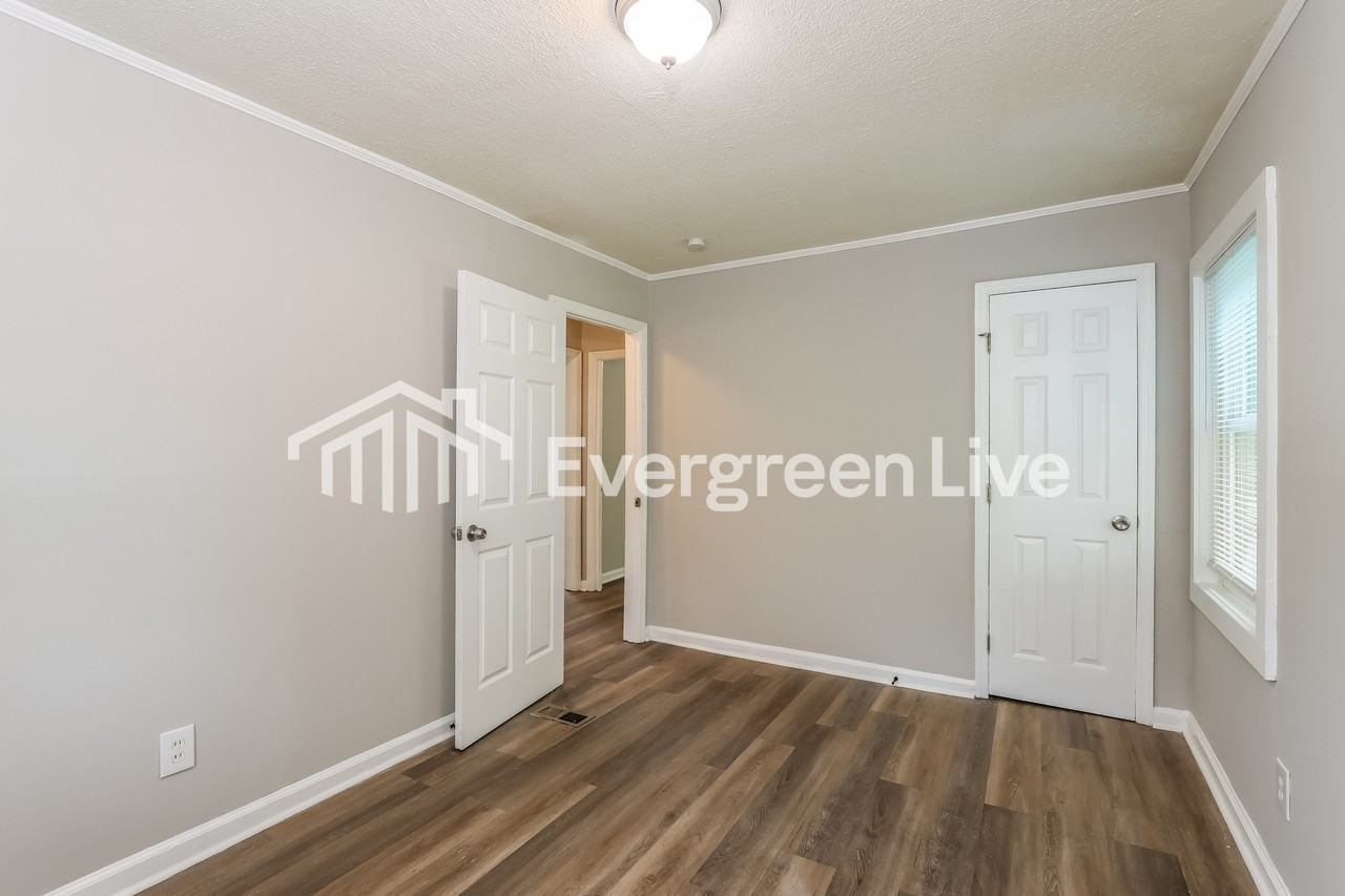 2517 Rhodes Dr - Photo 6 of 15