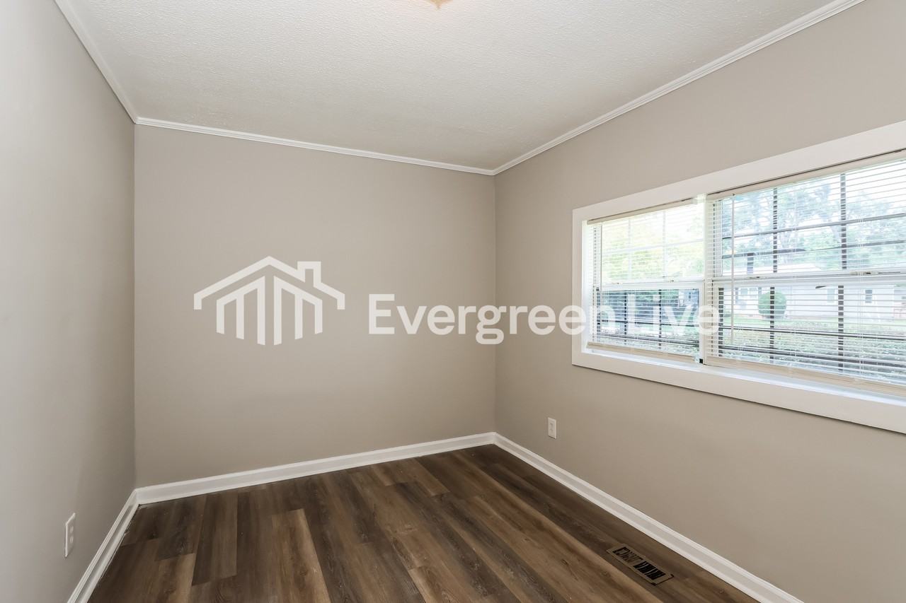 2517 Rhodes Dr - Photo 7 of 15