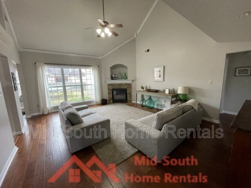 11189 Bernadette Cv - Photo 3 of 19