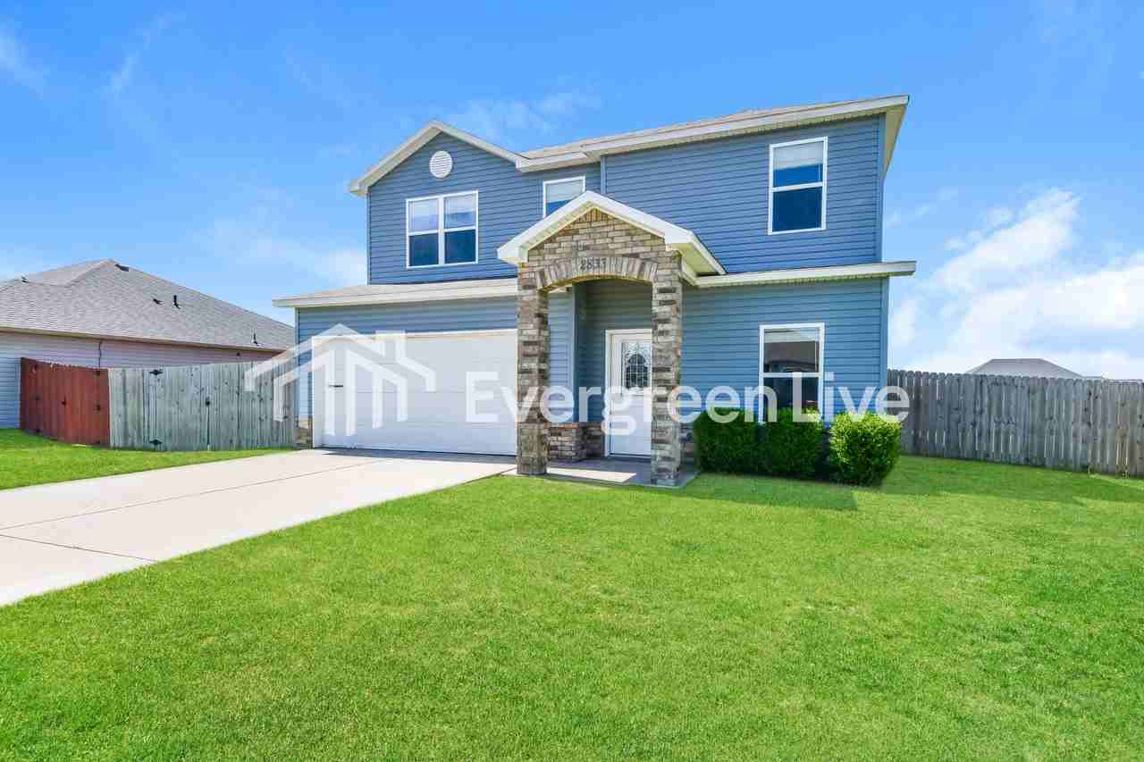 2833 Sebright Ave - Photo 2 of 15
