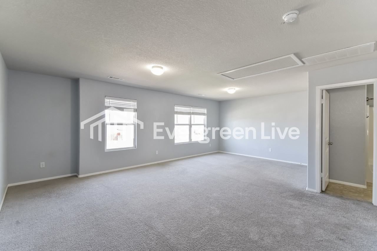 2833 Sebright Ave - Photo 3 of 15