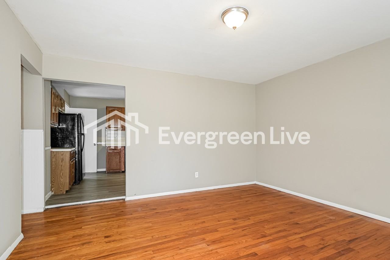 930 Lexington Park - Photo 3 of 15
