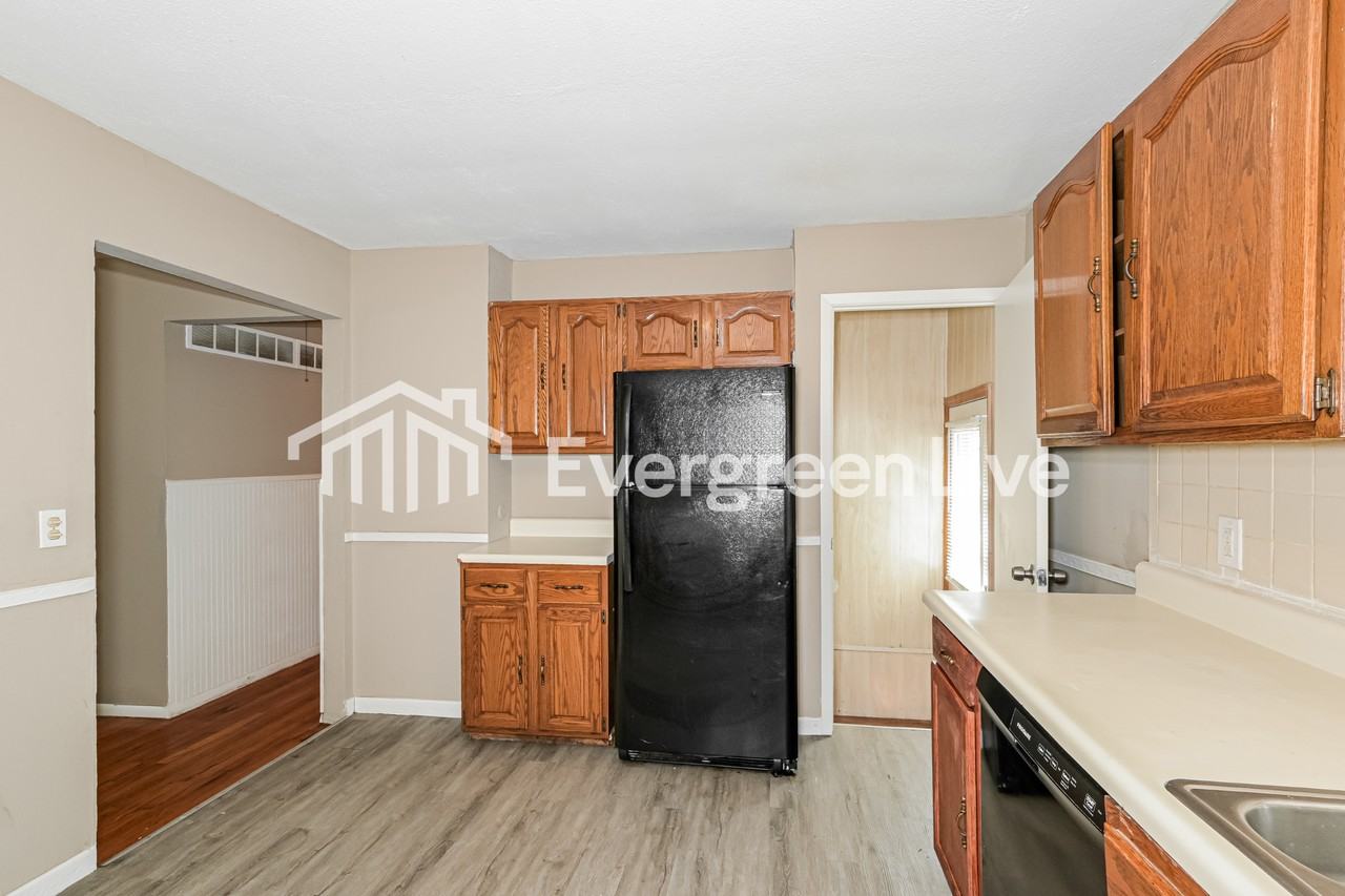 930 Lexington Park - Photo 7 of 15