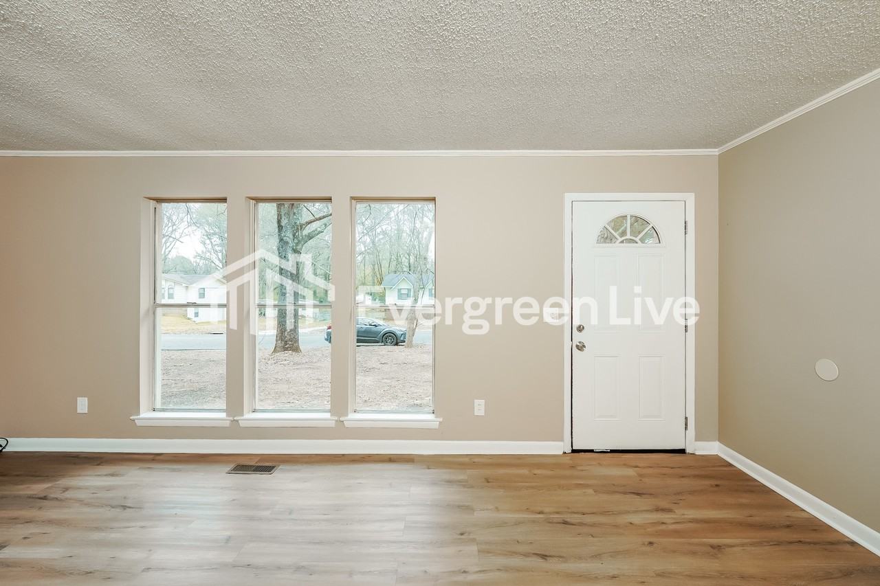 5021 Oak Leaf Cir - Photo 3 of 15