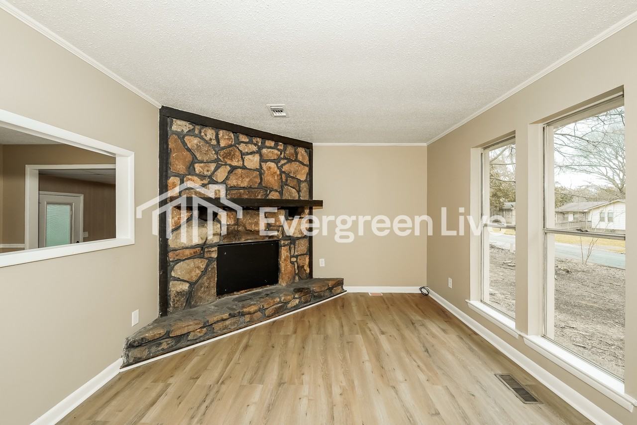 5021 Oak Leaf Cir - Photo 4 of 15