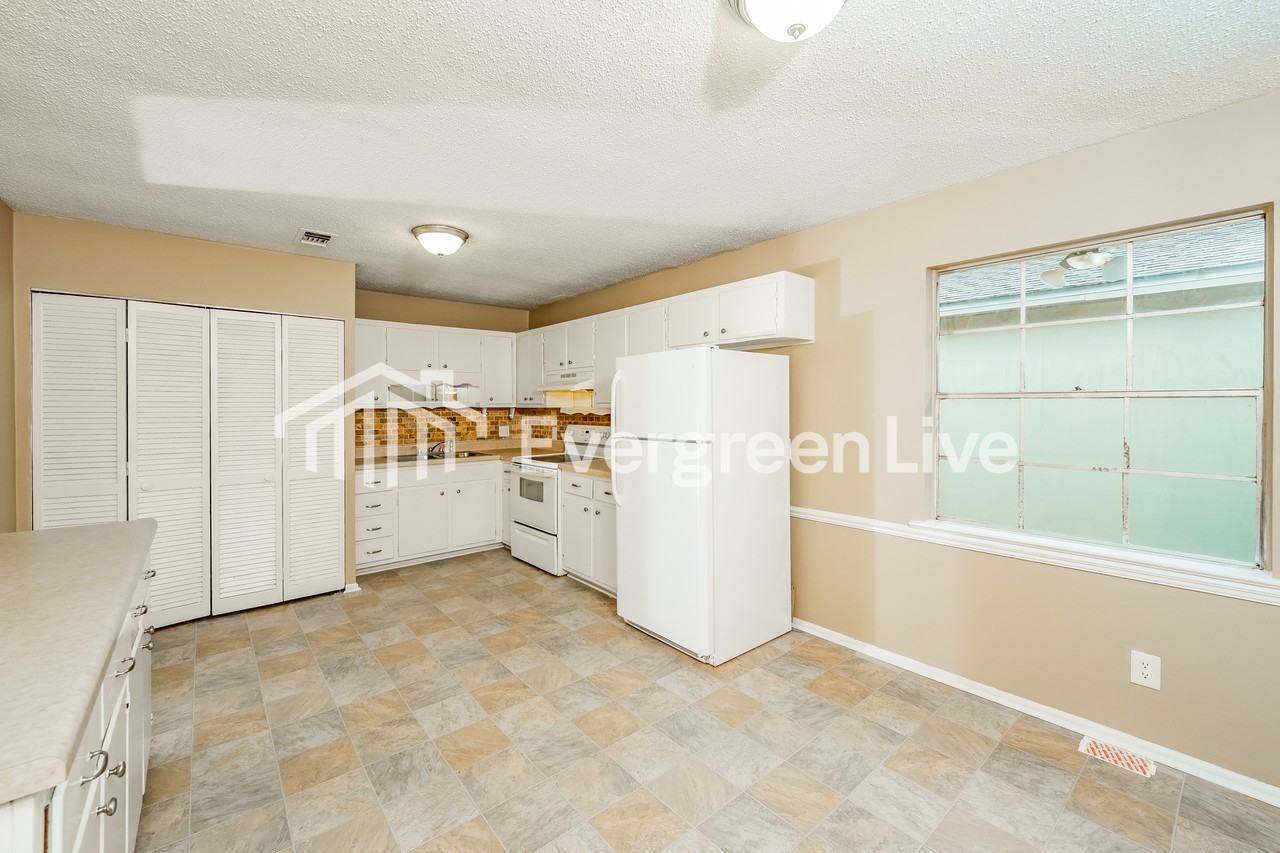 5021 Oak Leaf Cir - Photo 5 of 15