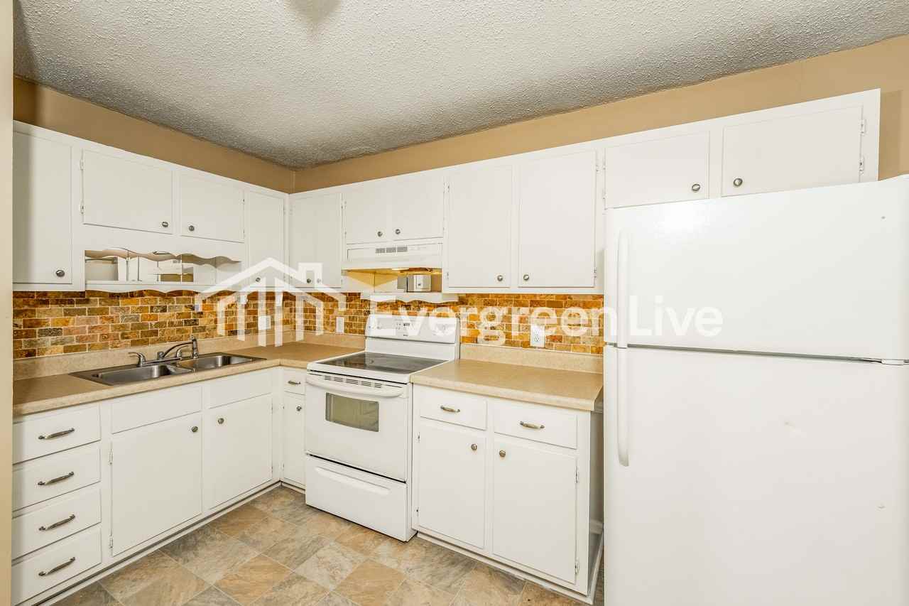 5021 Oak Leaf Cir - Photo 6 of 15