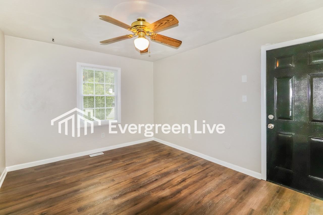 2436 Strawberry Ln - Photo 3 of 15