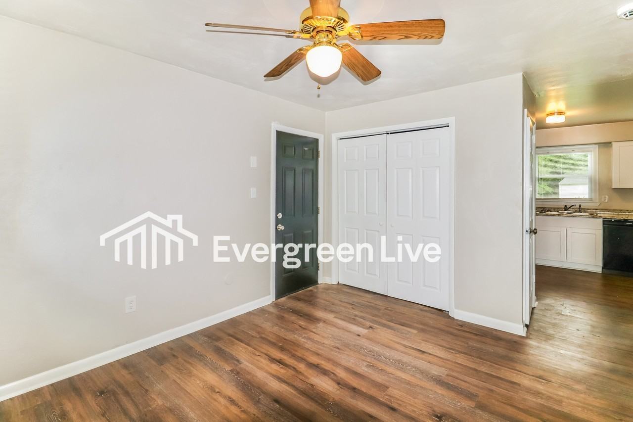 2436 Strawberry Ln - Photo 4 of 15