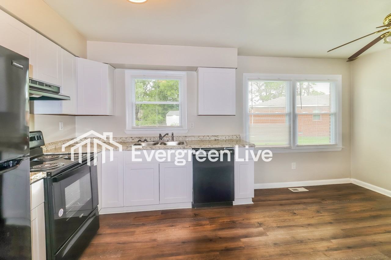 2436 Strawberry Ln - Photo 7 of 15