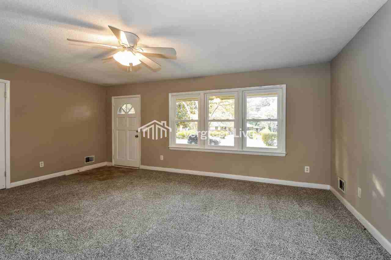 1004 Eastmont Dr - Photo 3 of 15