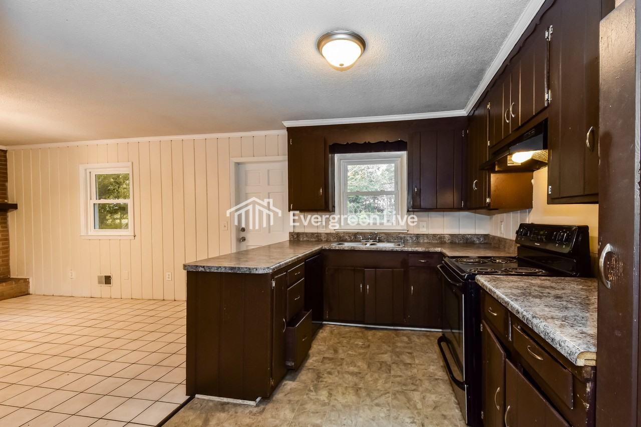 1004 Eastmont Dr - Photo 6 of 15