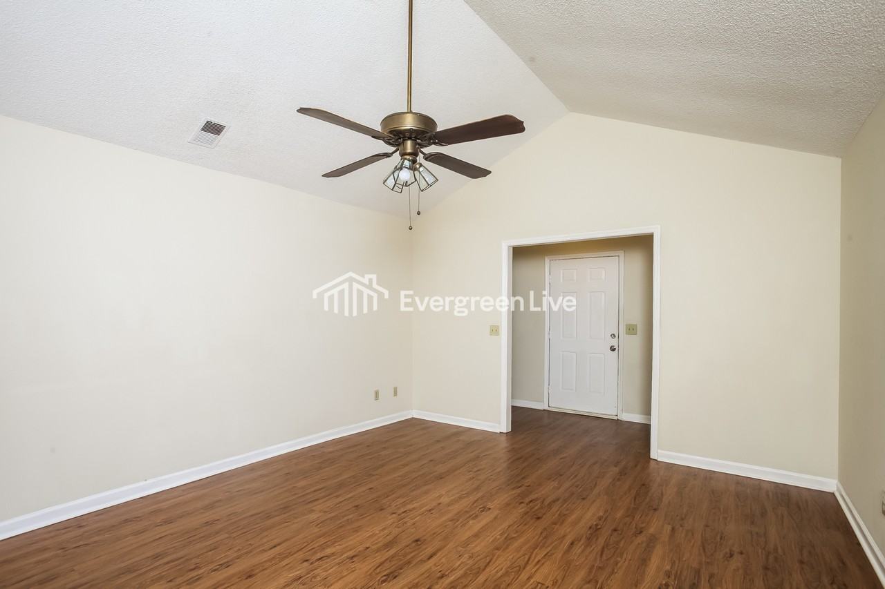 116 Pear Tree Cir - Photo 4 of 15