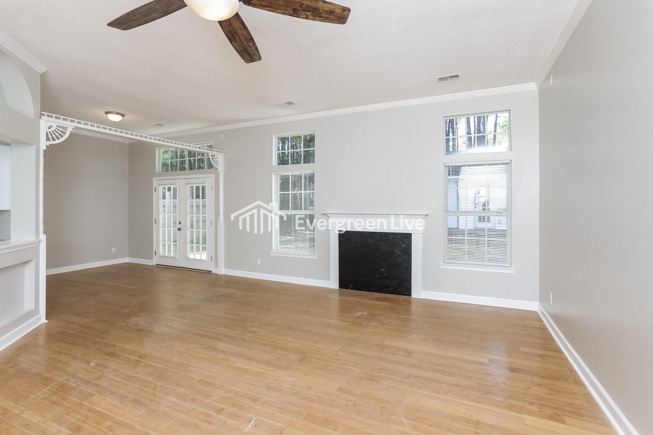 240 Turning Leaf Dr - Photo 3 of 15