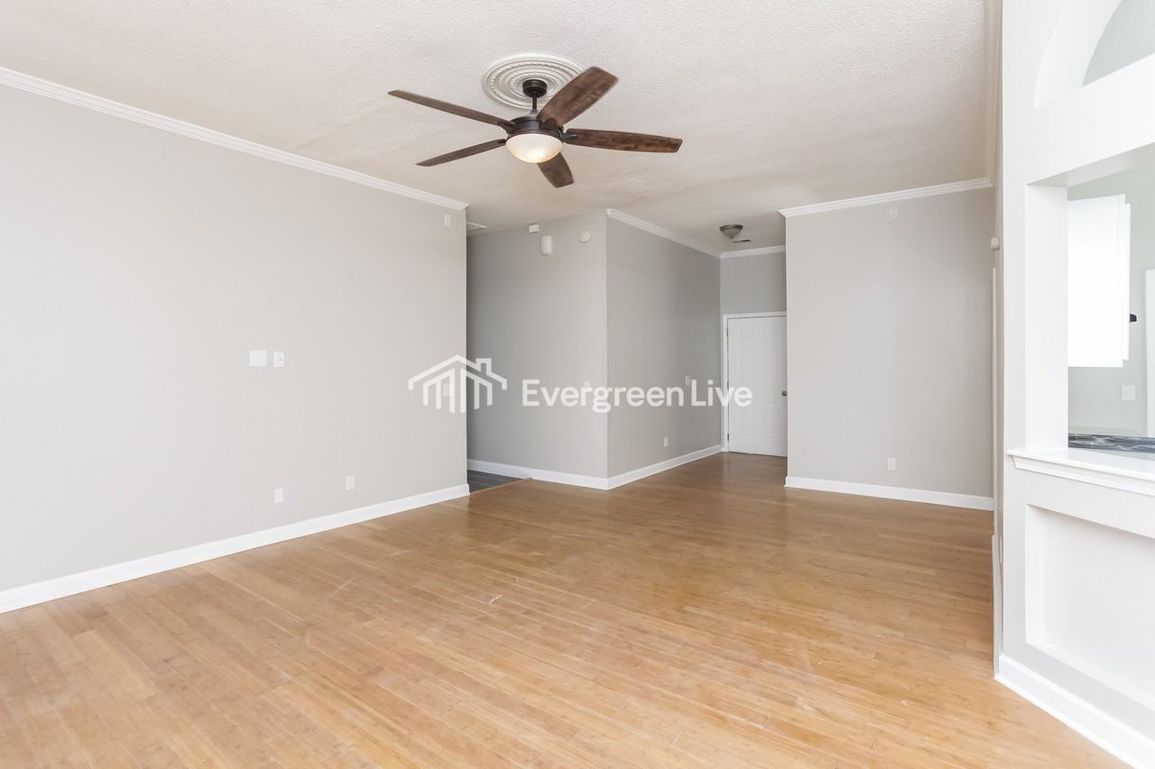 240 Turning Leaf Dr - Photo 4 of 15