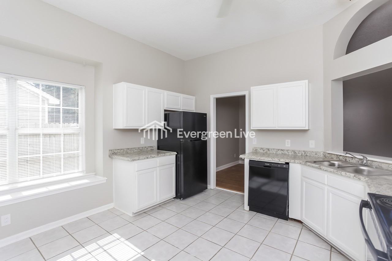240 Turning Leaf Dr - Photo 6 of 15