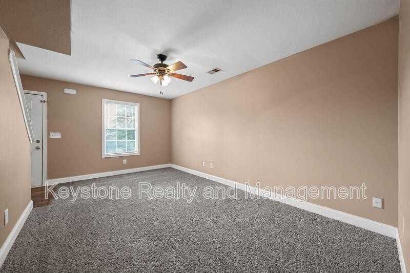 2296 Mccormick Ln #J - Photo 4 of 15