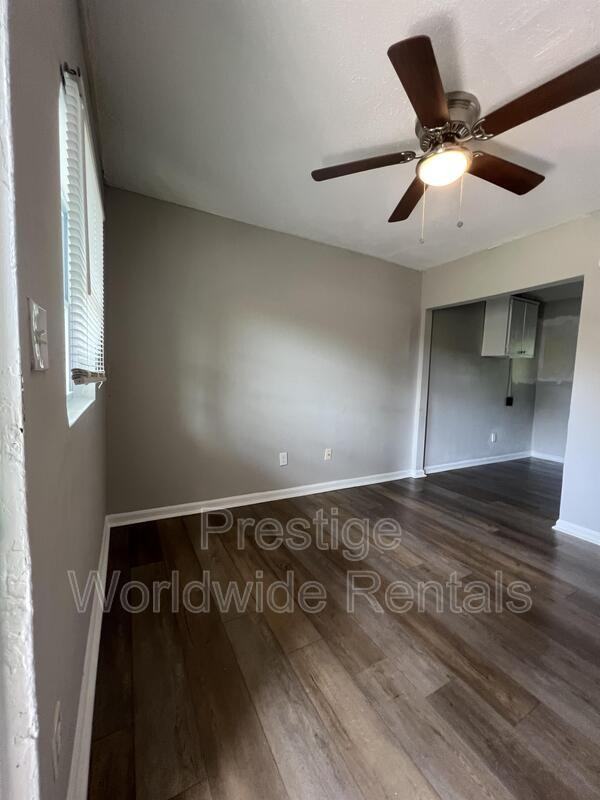 3327 10th St - Photo 3 of 9