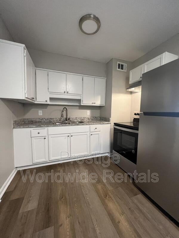 3327 10th St - Photo 4 of 9