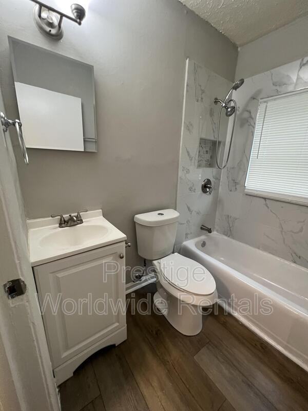 3327 10th St - Photo 5 of 9