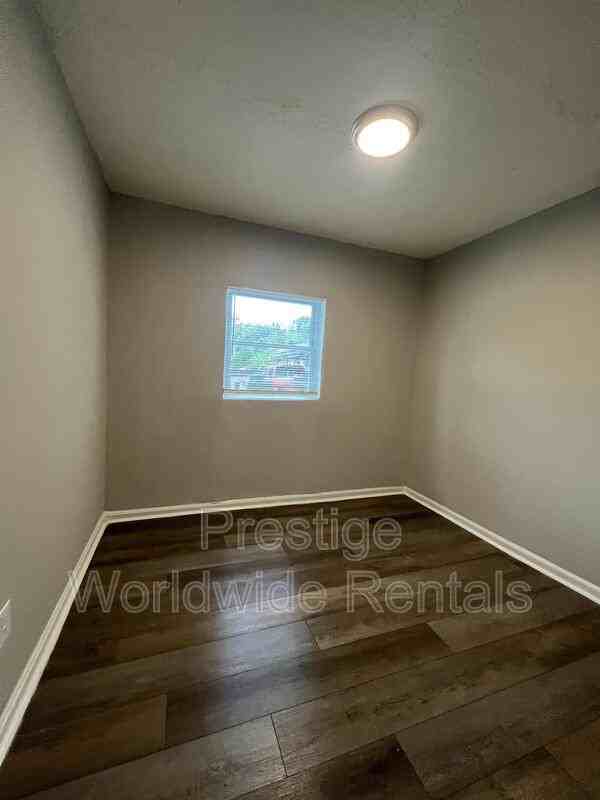 3327 10th St - Photo 6 of 9