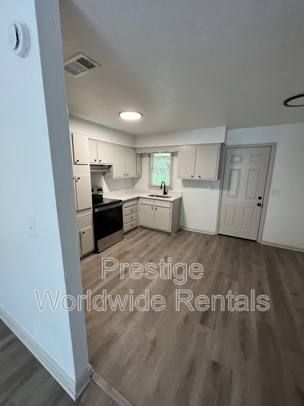 2104 Wellborn Dr - Photo 6 of 8