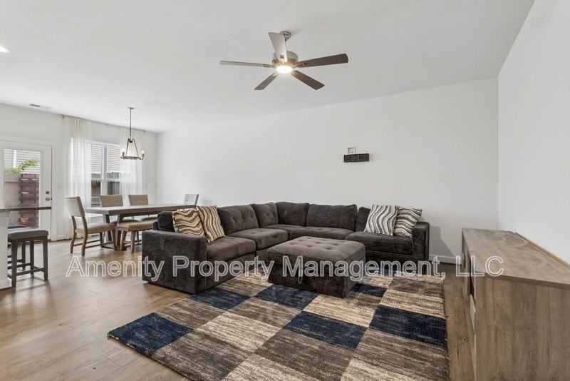 2403 Trafton Pl - Photo 4 of 29