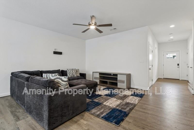 2403 Trafton Pl - Photo 5 of 29