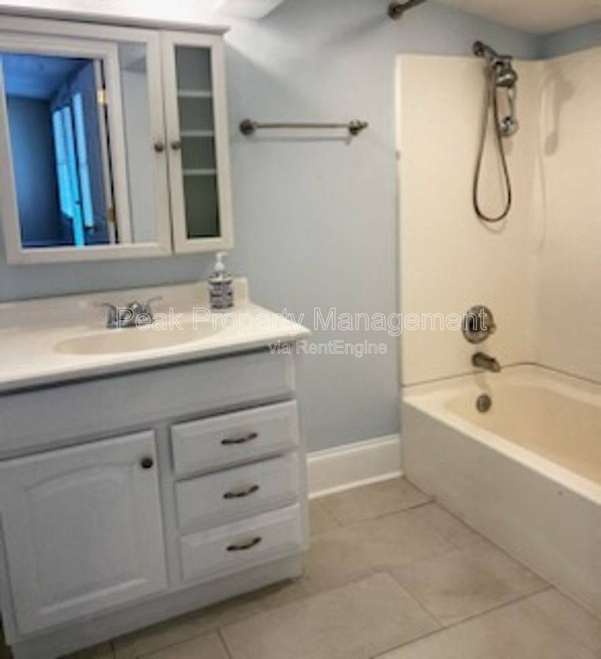 307 N 29th St - Photo 3 of 10
