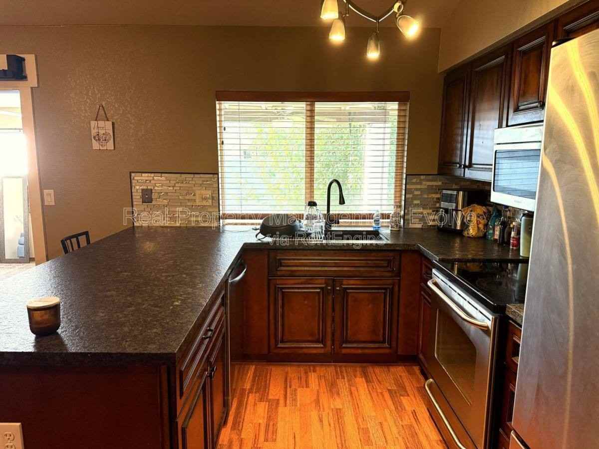 16645 N 34th Dr - Photo 3 of 10