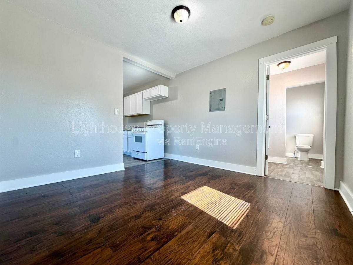 2825 Sanford St #5 - Photo 4 of 10