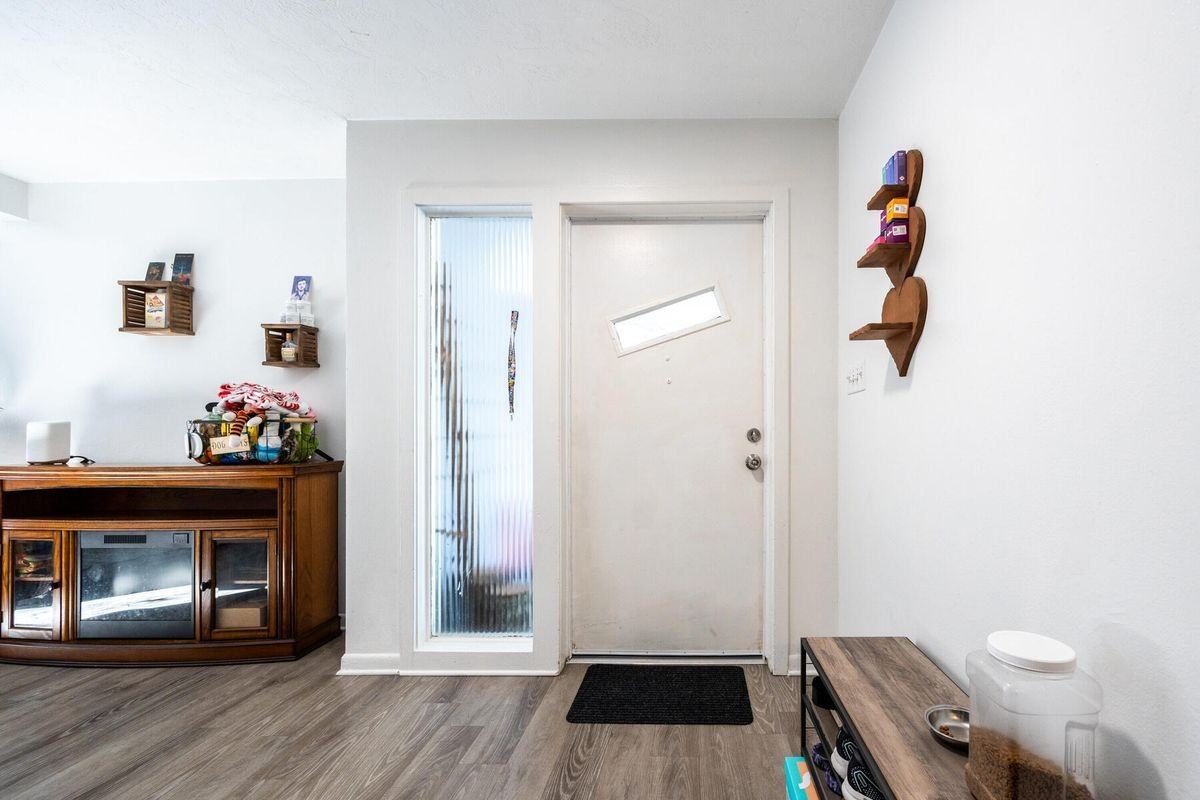 749 Nw 34th St - Photo 4 of 27