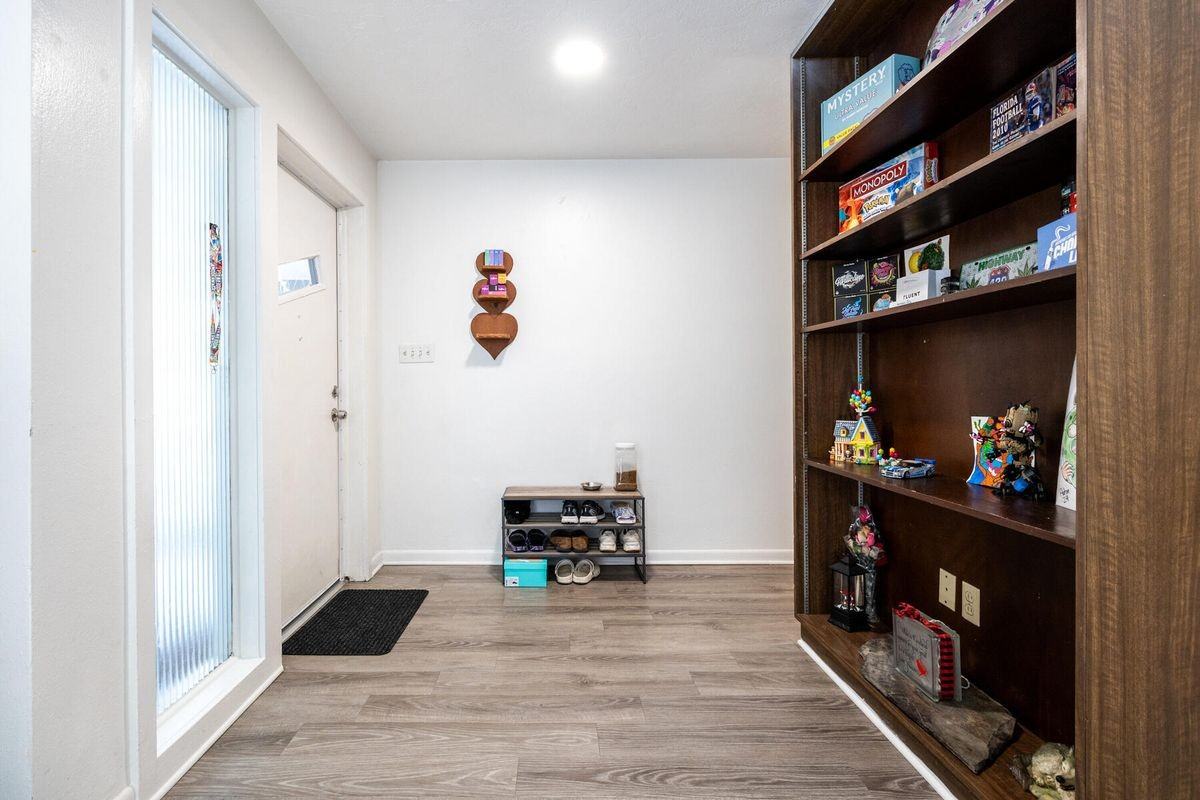 749 Nw 34th St - Photo 5 of 27