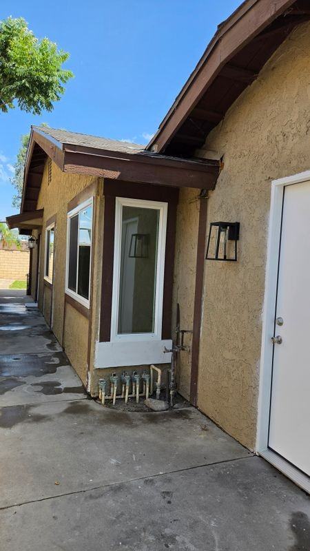 892 Robin Dr - Photo 2 of 19