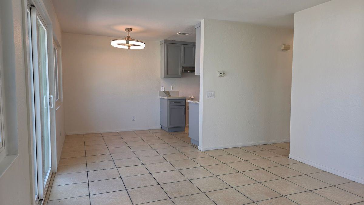892 Robin Dr - Photo 6 of 19