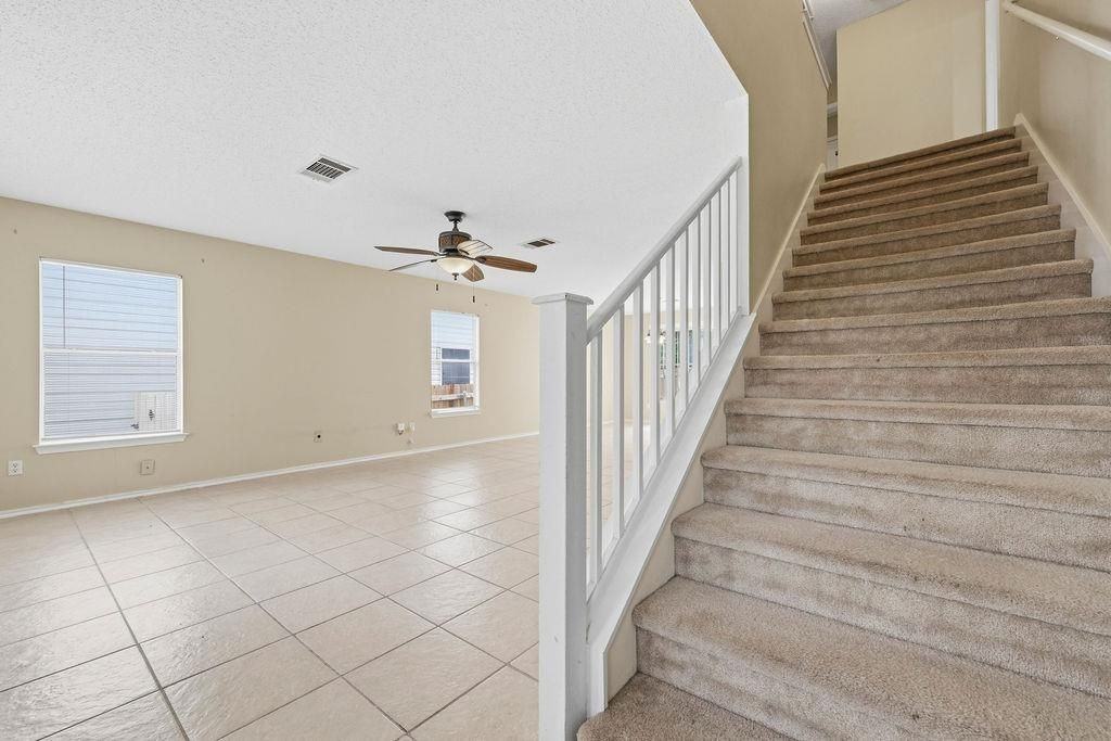 1109 Bradbury Ln - Photo 2 of 4