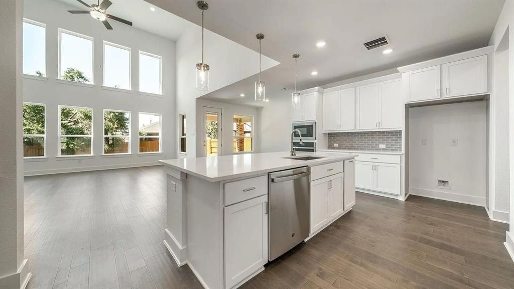 1412 Mulberry Oak Ln - Photo 3 of 26