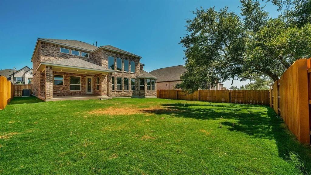 1412 Mulberry Oak Ln - Photo 4 of 26