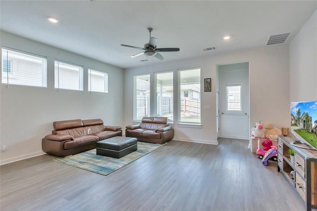 5912 Sardinia Dr - Photo 6 of 13