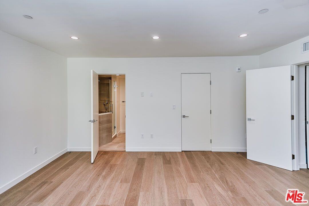 328 N Maple Dr ##303 - Photo 5 of 15
