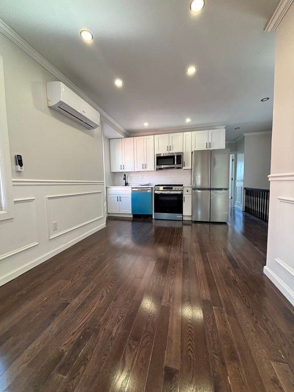 837 Penfield St - Photo 3 of 14