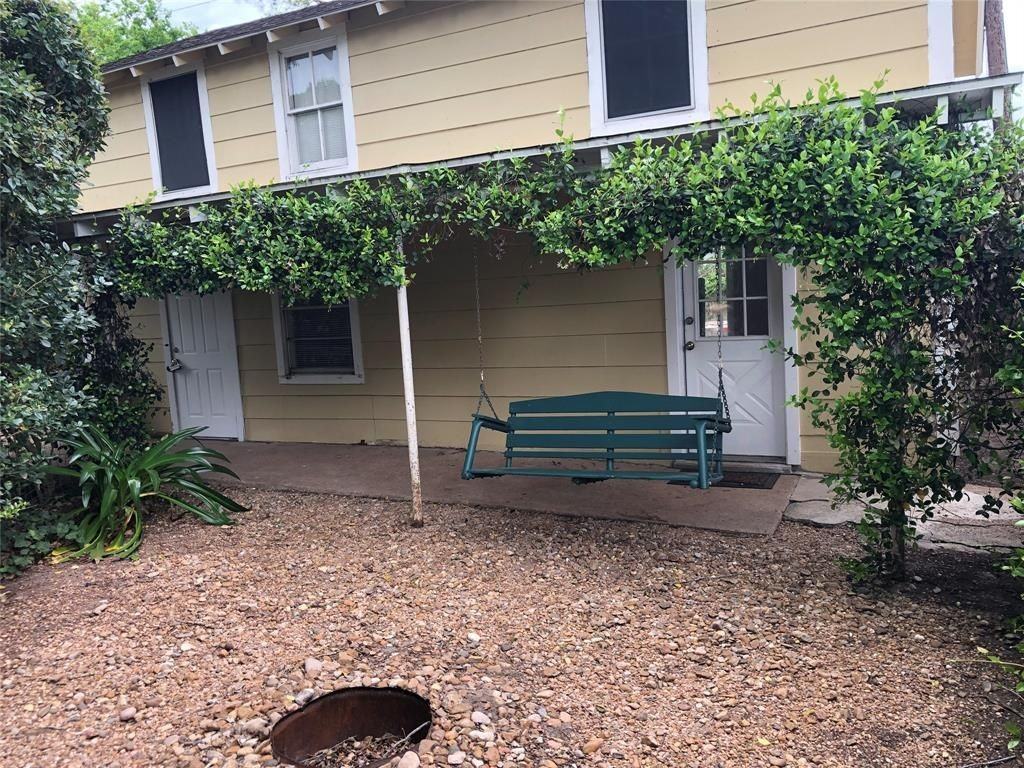 208 Avenue A - Photo 5 of 30