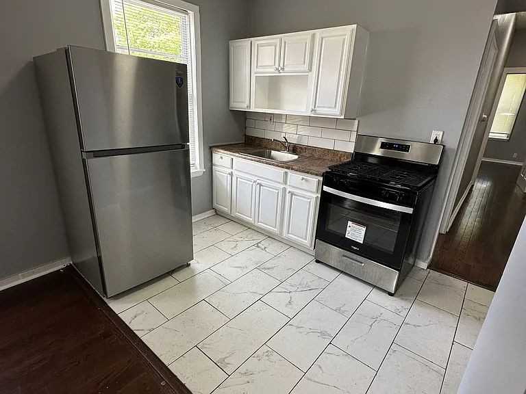 593 Winchester Ave - Photo 2 of 20
