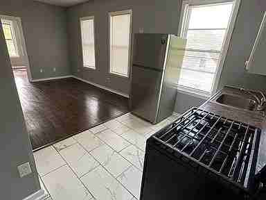 593 Winchester Ave - Photo 3 of 20